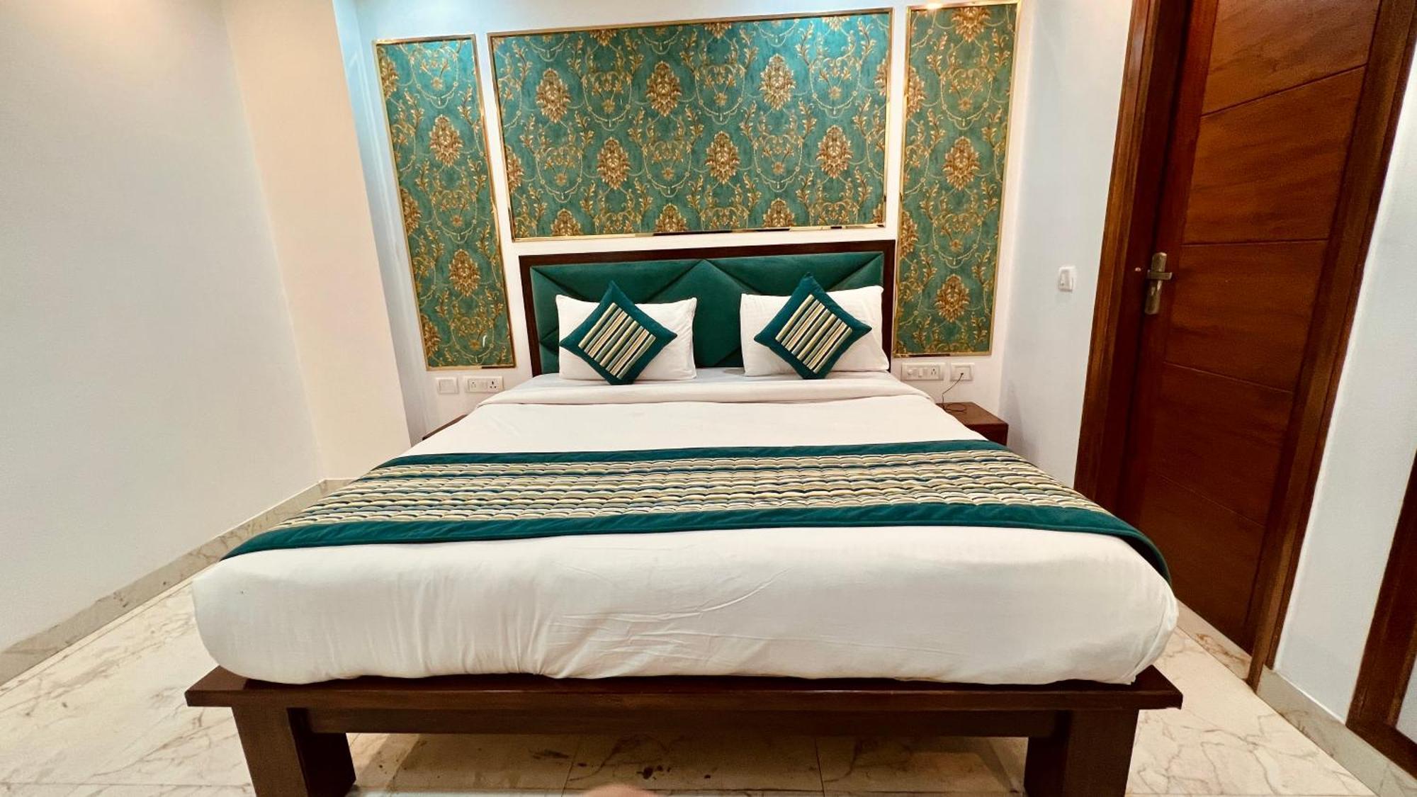 Palm View By Jmd Group * New Delhi